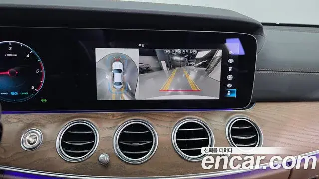 Mercedes-Benz E-Class 2023 — ფოტო 19/33