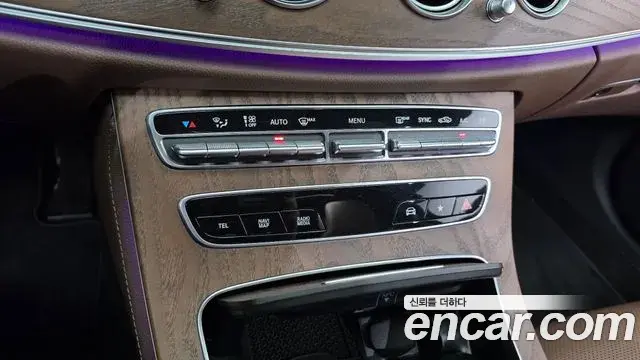 Mercedes-Benz E-Class 2023 — ფოტო 14/33