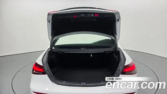 Mercedes-Benz E-Class 2023 — ფოტო 6/33