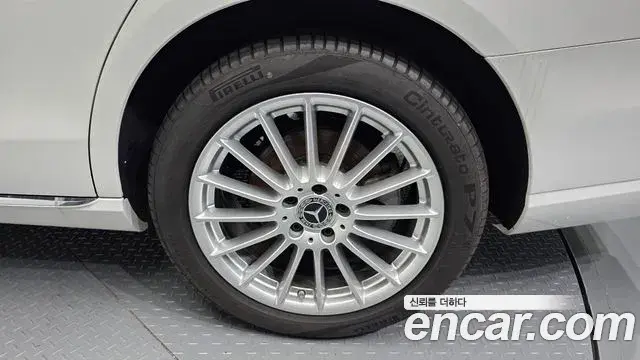 Mercedes-Benz E-Class 2023 — ფოტო 10/33