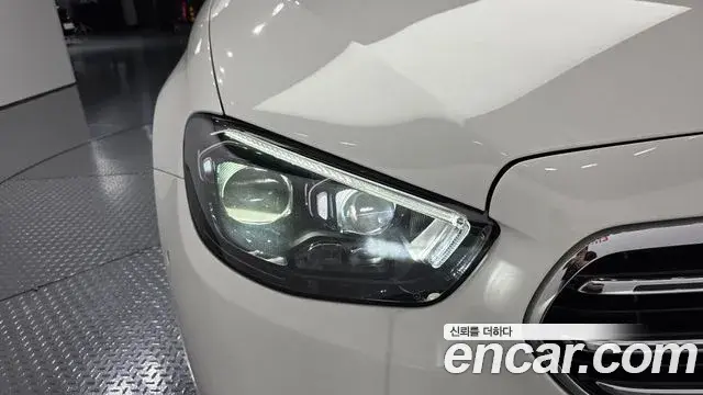 Mercedes-Benz E-Class 2023 — ფოტო 23/33
