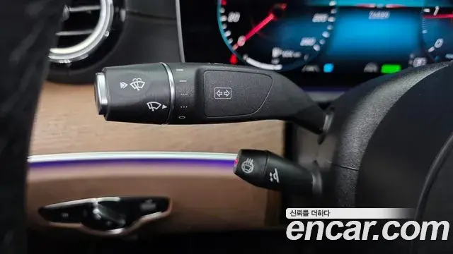 Mercedes-Benz E-Class 2023 — ფოტო 33/33