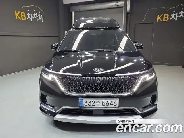 Kia Carnival 2021 — Фото 1/20