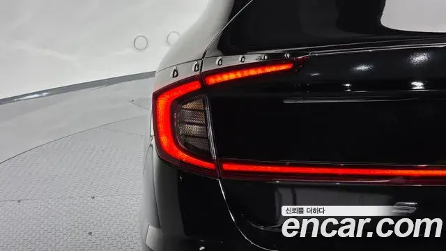 Hyundai Sonata Hybrid 2022 — ფოტო 28/30
