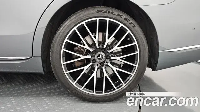 Mercedes-Benz S-Class 2022 — Photo 29/33