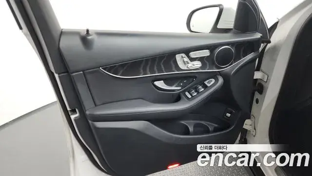 Mercedes-Benz GLC-Class 2019 — ფოტო 4/31