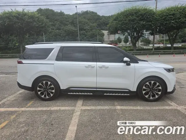 Kia Carnival 2023 — Photo 2/18