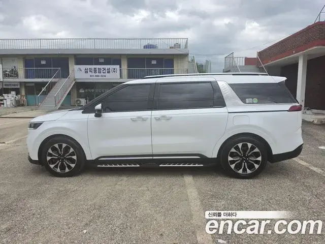 Kia Carnival 2023 — Photo 3/18