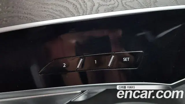 Audi A8 2023 — Şəkil 17/38