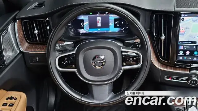 Volvo XC60 2021 — Фото 14/20