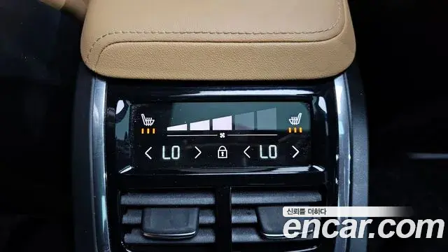 Volvo XC60 2021 — Фото 20/20