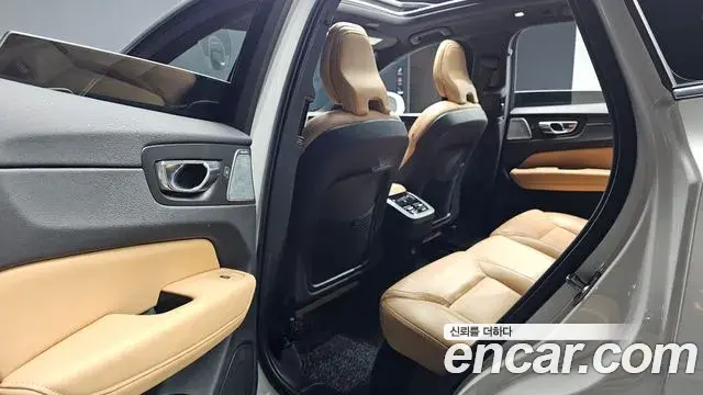 Volvo XC60 2021 — ფოტო 32/32