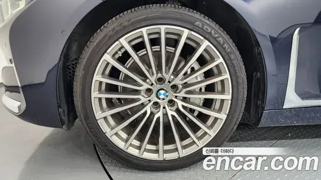 BMW 7 Series 2019 — Photo 12/42