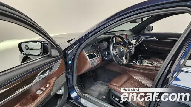 BMW 7 Series 2019 — Photo 17/42