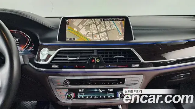 BMW 7 Series 2019 — Photo 16/42
