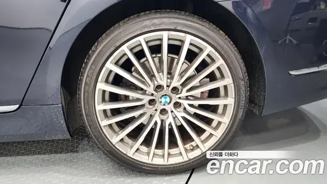 BMW 7 Series 2019 — Photo 27/42