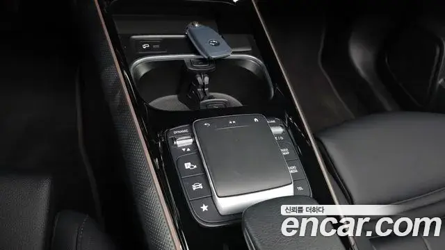 Mercedes-Benz GLB-Class 2021 — Şəkil 18/20