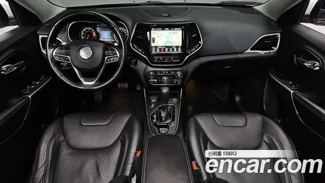 Jeep Cherokee 2021 — ფოტო 14/35