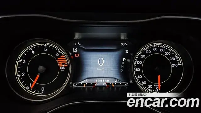 Jeep Cherokee 2021 — ფოტო 34/35