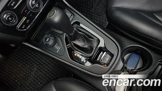 Jeep Cherokee 2021 — ფოტო 2/35