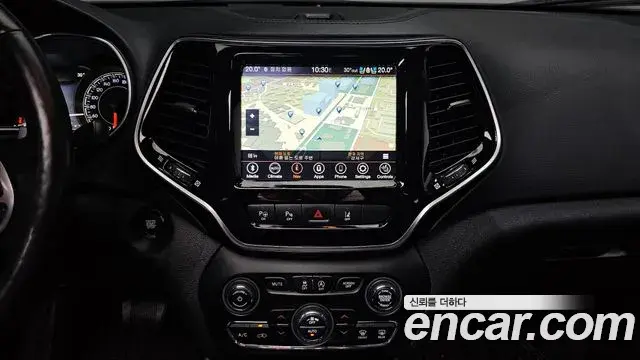 Jeep Cherokee 2021 — ფოტო 27/35