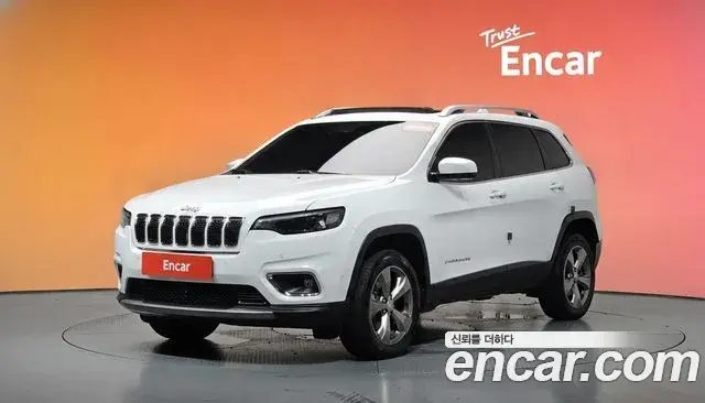 Jeep Cherokee 2021 — ფოტო 24/35