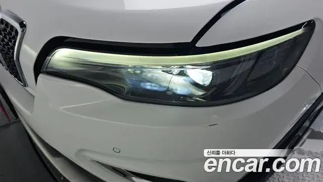Jeep Cherokee 2021 — ფოტო 21/35