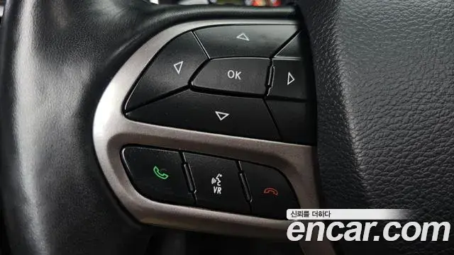 Jeep Cherokee 2021 — ფოტო 17/35