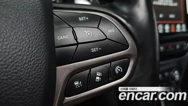 Jeep Cherokee 2021 — ფოტო 22/35