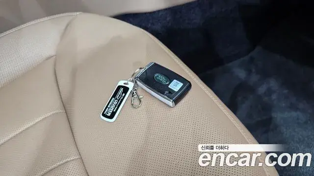 Land Rover Range Rover 2025 — Photo 8/41