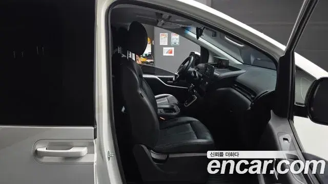 Hyundai Staria 2023 — Фото 11/20