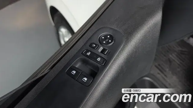 Hyundai Staria 2023 — Фото 13/20