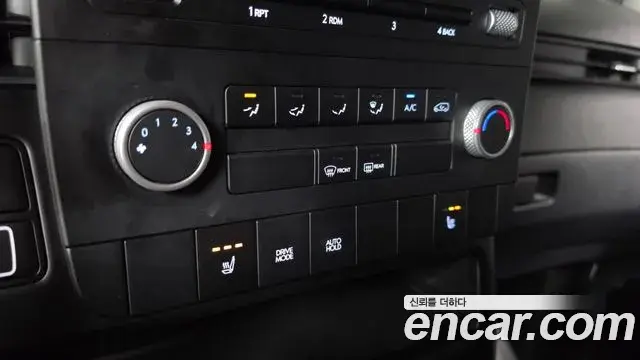 Hyundai Staria 2023 — Фото 18/20