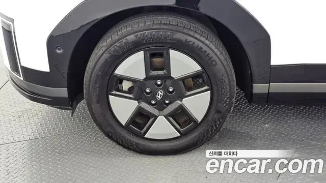 Hyundai Santa Fe 2024 — Photo 6/33