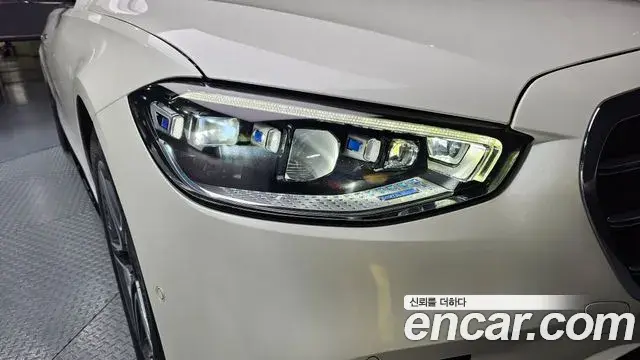 Mercedes-Benz S-Class 2022 — ფოტო 28/32