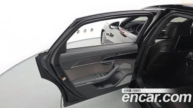 Audi A8 2023 — ფოტო 16/43
