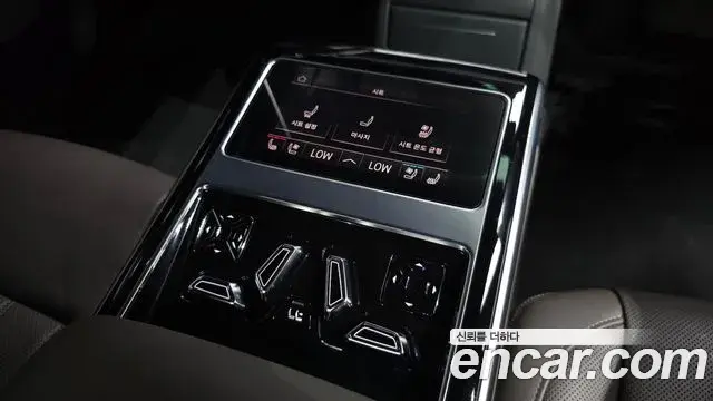Audi A8 2023 — ფოტო 26/43