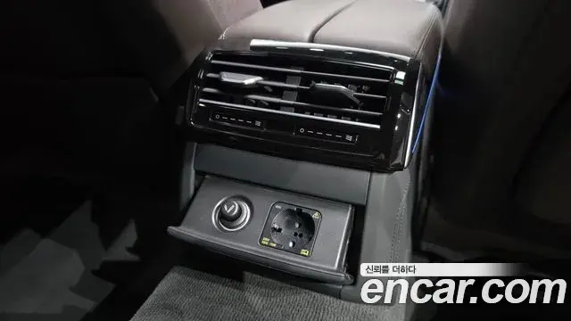 Audi A8 2023 — ფოტო 13/43