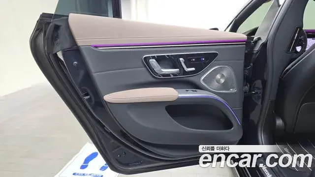 Mercedes-Benz EQS 2023 — Şəkil 18/36