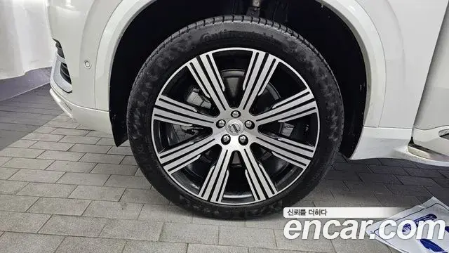 Volvo XC90 2024 — Photo 30/34
