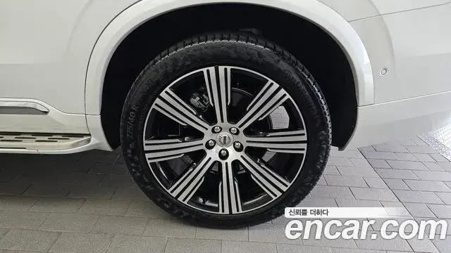 Volvo XC90 2024 — Photo 27/34