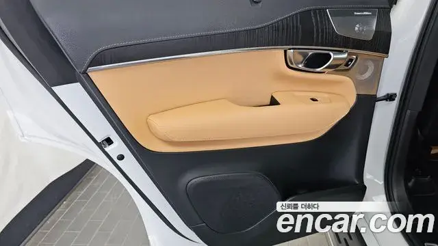 Volvo XC90 2024 — Photo 2/34