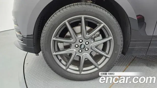 Land Rover Range Rover Velar 2023 — ფოტო 34/38