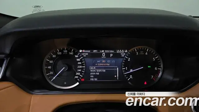 Land Rover Range Rover Velar 2023 — ფოტო 30/38