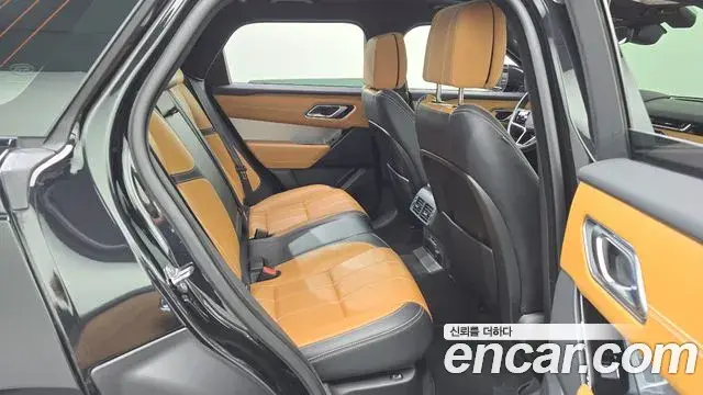 Land Rover Range Rover Velar 2023 — ფოტო 18/38