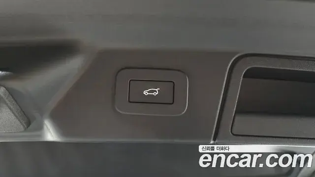 Land Rover Range Rover Velar 2023 — ფოტო 31/38