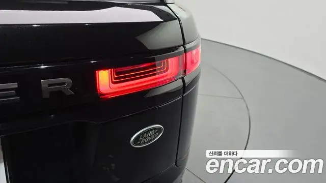 Land Rover Range Rover Velar 2023 — ფოტო 19/38