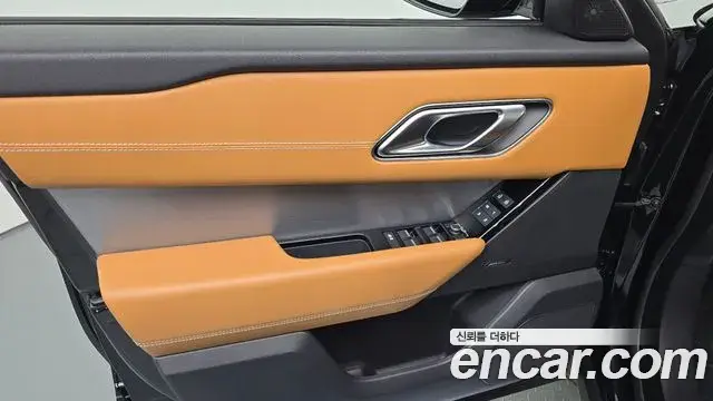Land Rover Range Rover Velar 2023 — ფოტო 25/38