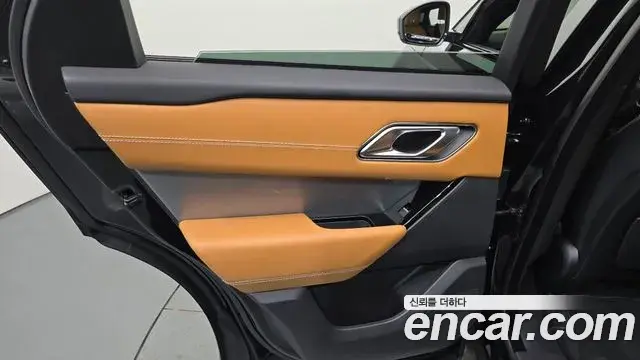 Land Rover Range Rover Velar 2023 — ფოტო 16/38