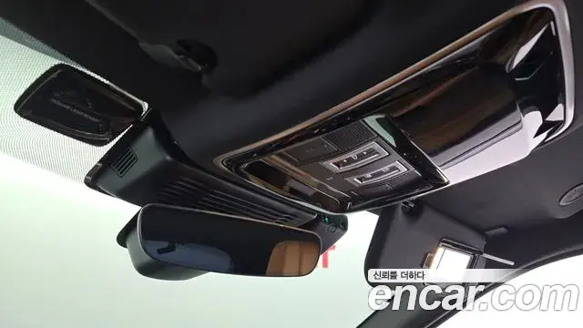 Land Rover Range Rover Velar 2023 — ფოტო 17/38